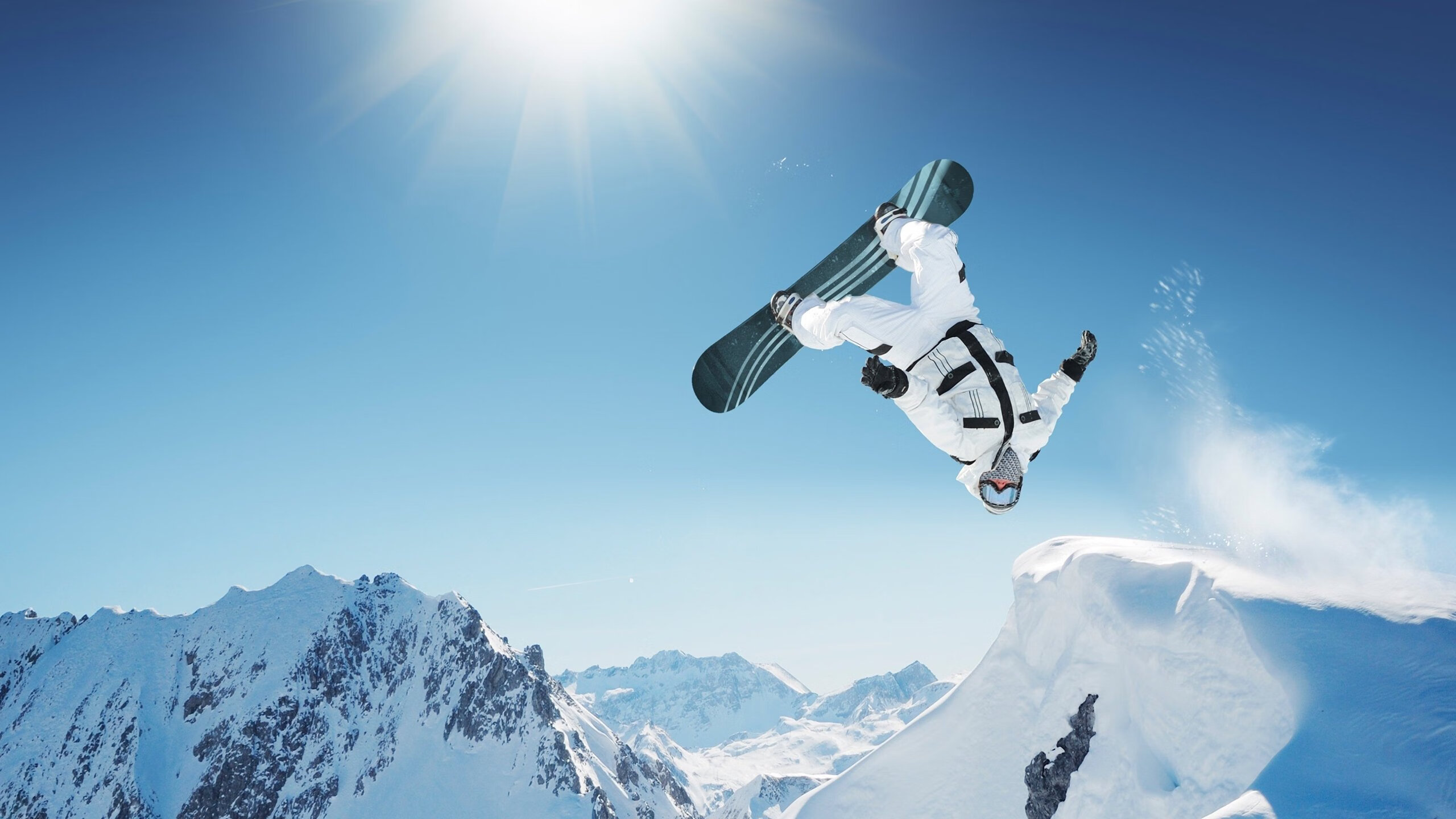 【洛杉矶天使艰难胜出】特劳特关键全垒打锁定胜局，洛杉矶天使队排名